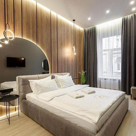 Royal Apartament On Voloshyna 2 Лвив Екстериор снимка