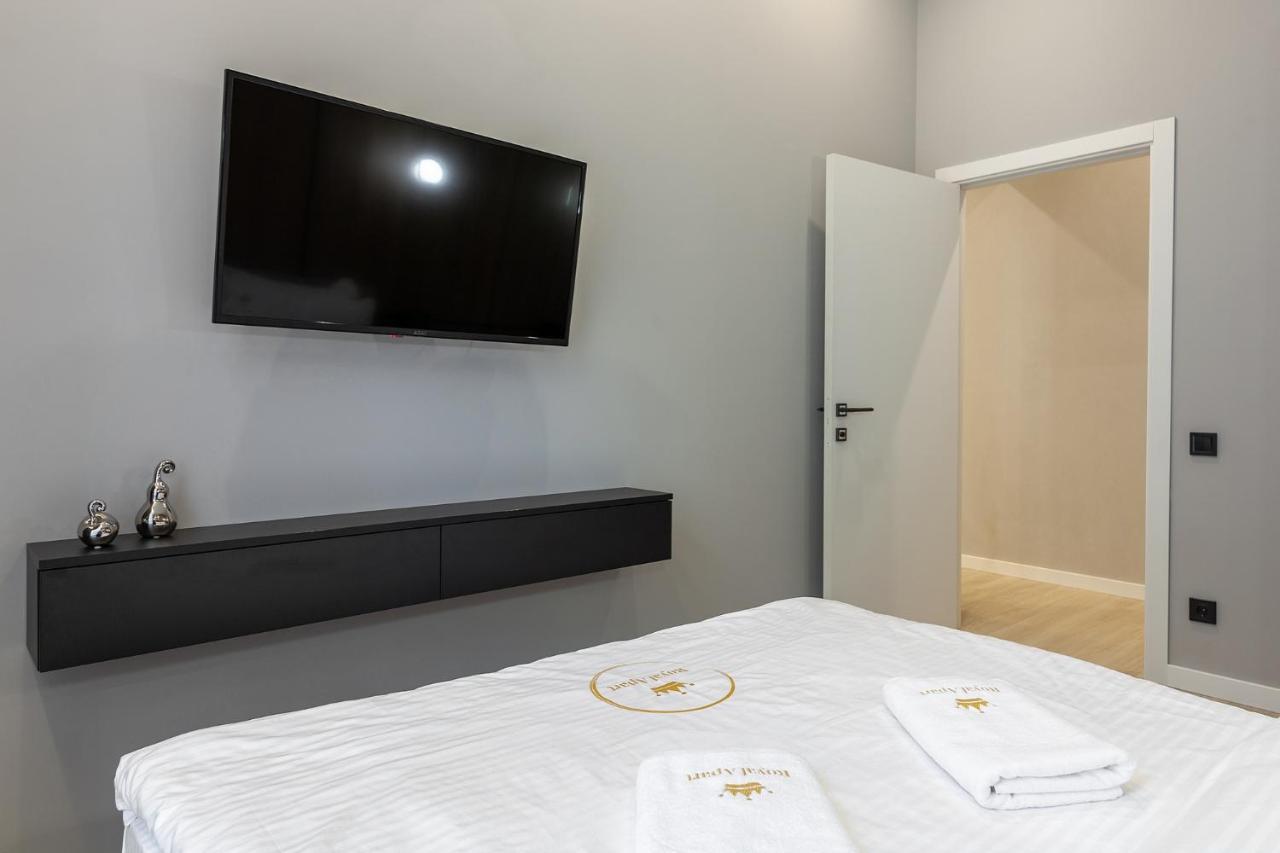 Royal Apartament On Voloshyna 2 Лвив Екстериор снимка