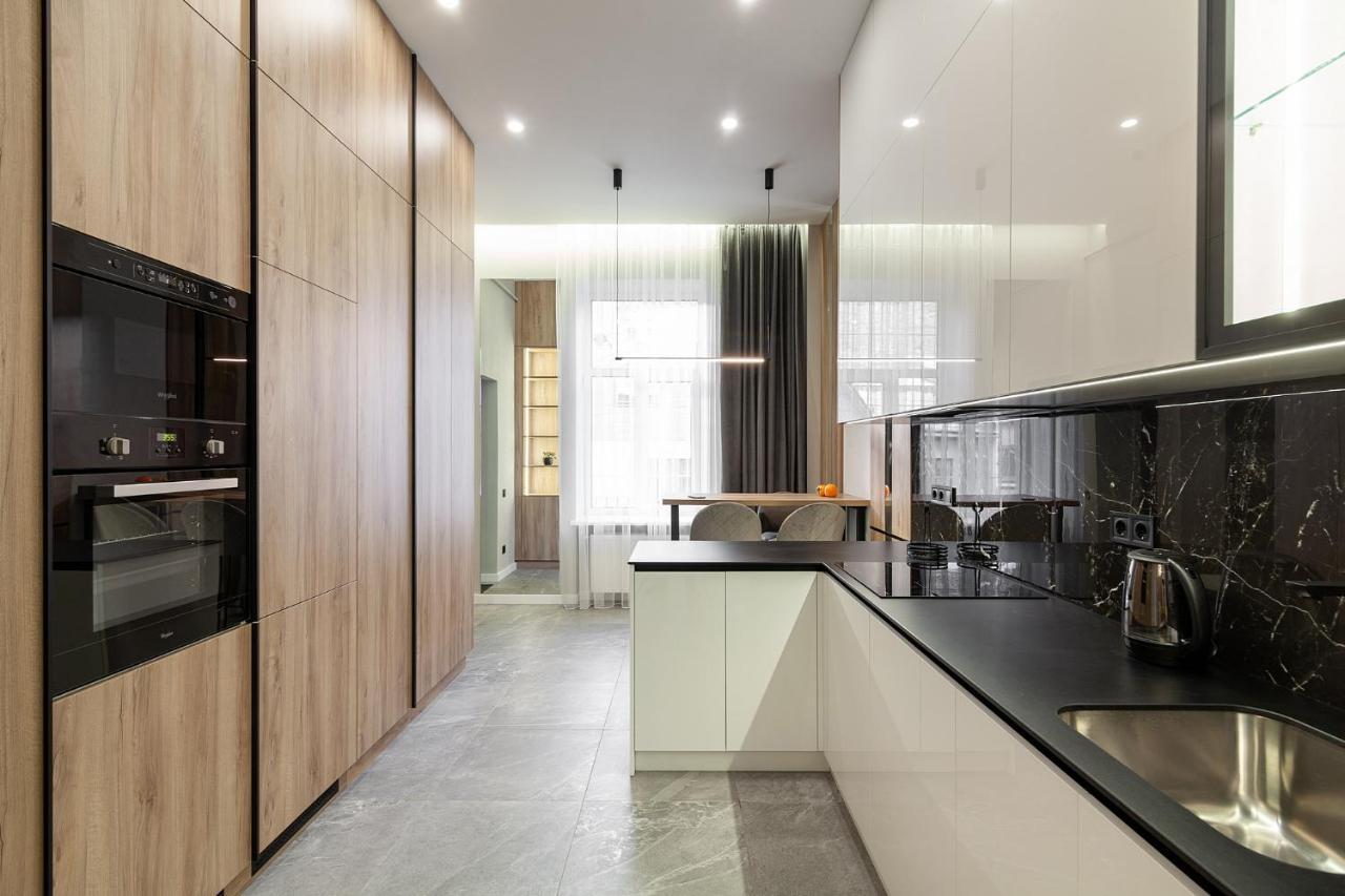 Royal Apartament On Voloshyna 2 Лвив Екстериор снимка