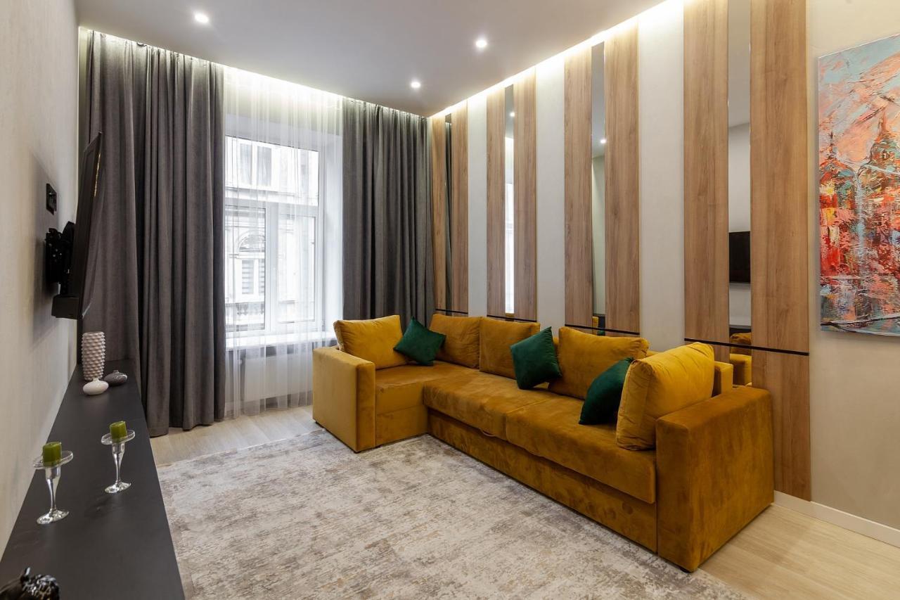 Royal Apartament On Voloshyna 2 Лвив Екстериор снимка