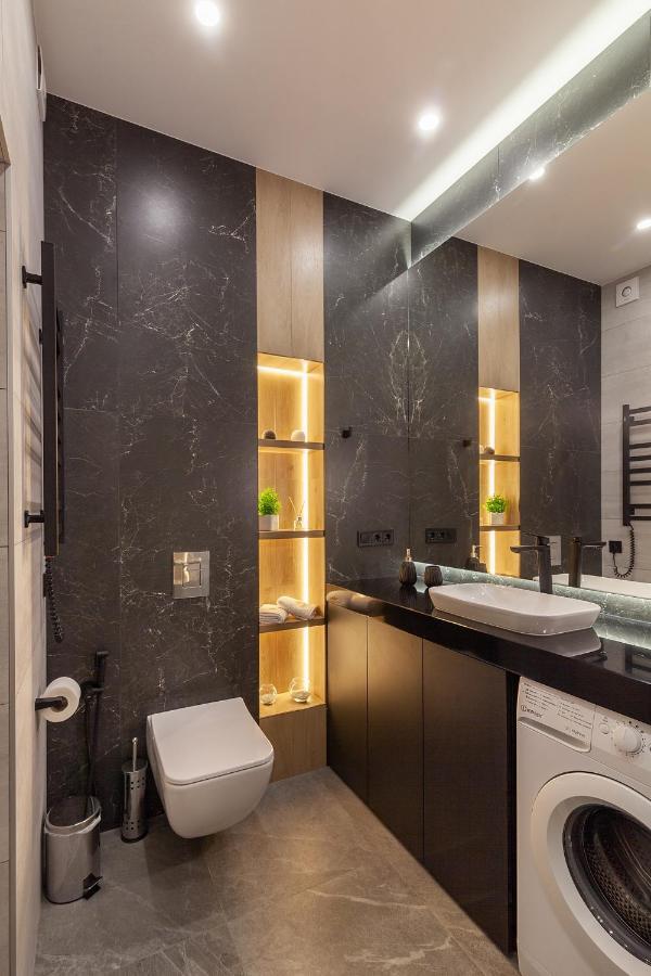 Royal Apartament On Voloshyna 2 Лвив Екстериор снимка