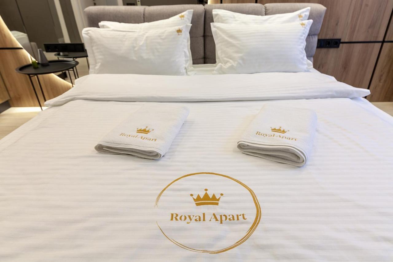 Royal Apartament On Voloshyna 2 Лвив Екстериор снимка