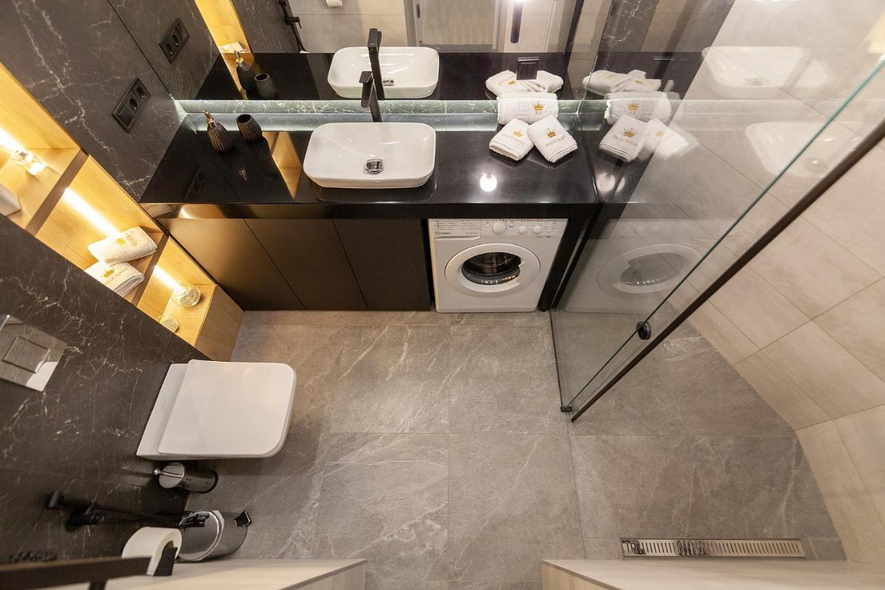 Royal Apartament On Voloshyna 2 Лвив Екстериор снимка