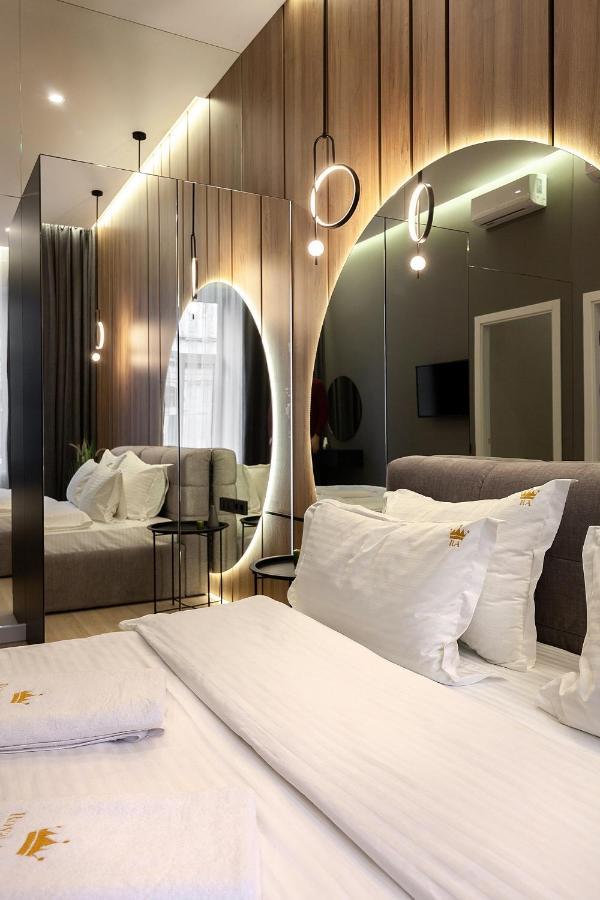 Royal Apartament On Voloshyna 2 Лвив Екстериор снимка