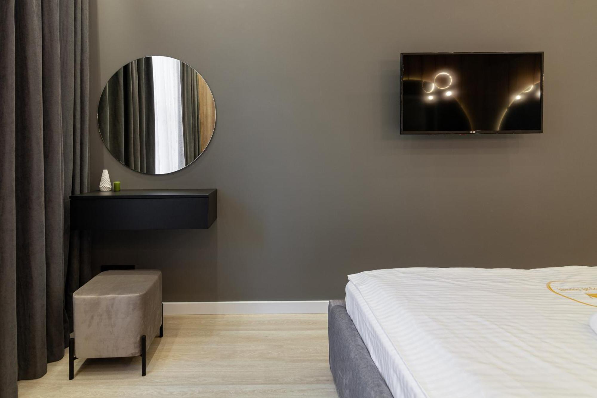 Royal Apartament On Voloshyna 2 Лвив Екстериор снимка