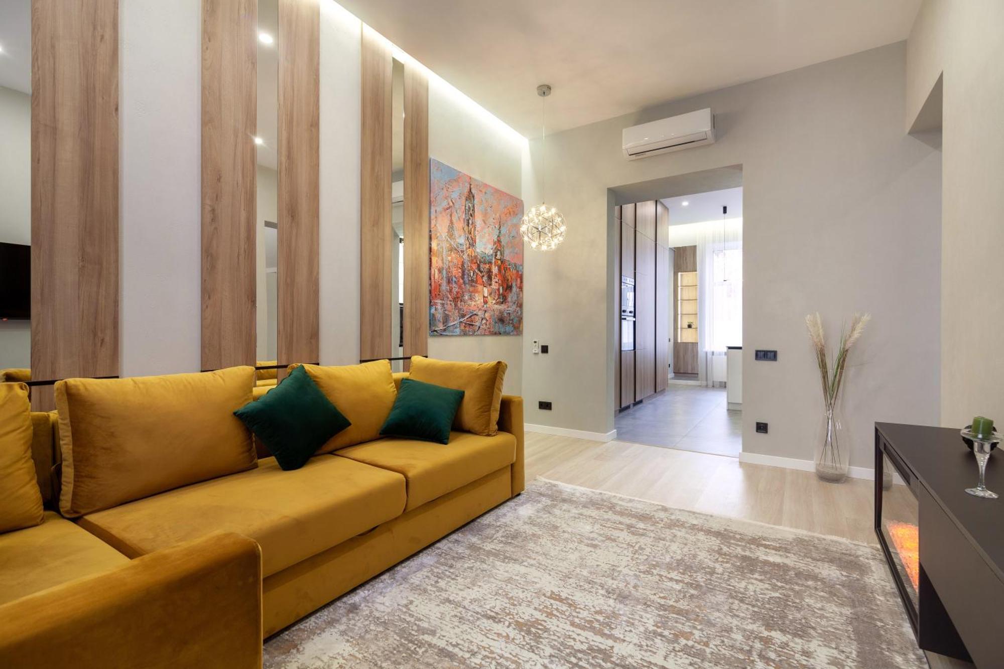 Royal Apartament On Voloshyna 2 Лвив Екстериор снимка